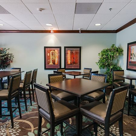 Staybridge Suites Wilmington East By Ihg Екстериор снимка
