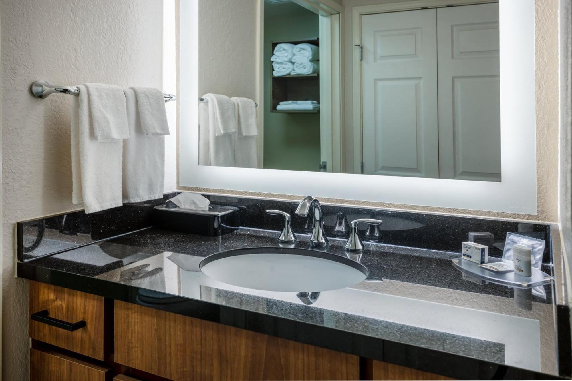 Staybridge Suites Wilmington East By Ihg Екстериор снимка